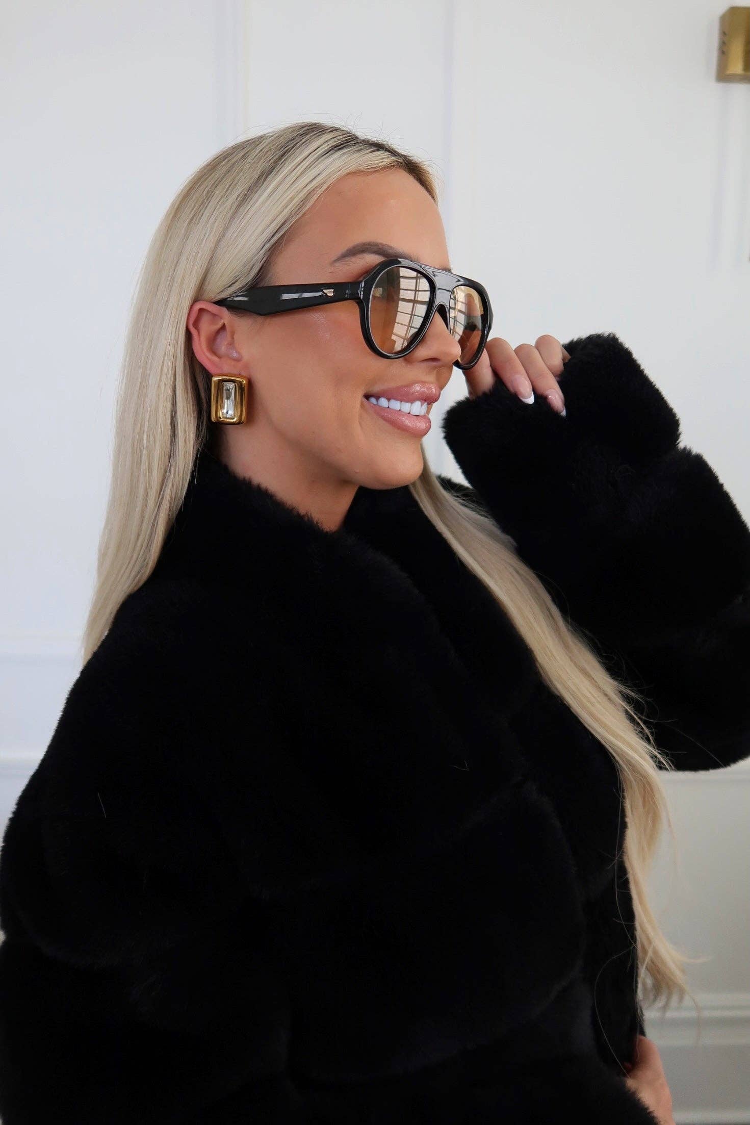 BROOKE EARRINGS – WHITE ￼